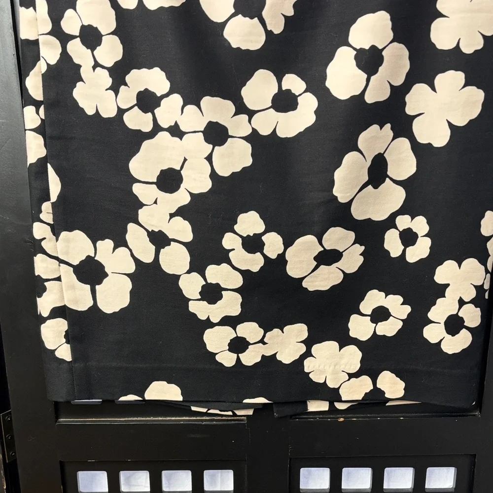 🖤 LOFT Black Cream Floral Midi Skirt Women’s Size 6, back zip with stretch🖤 - Picture 5 of 16
